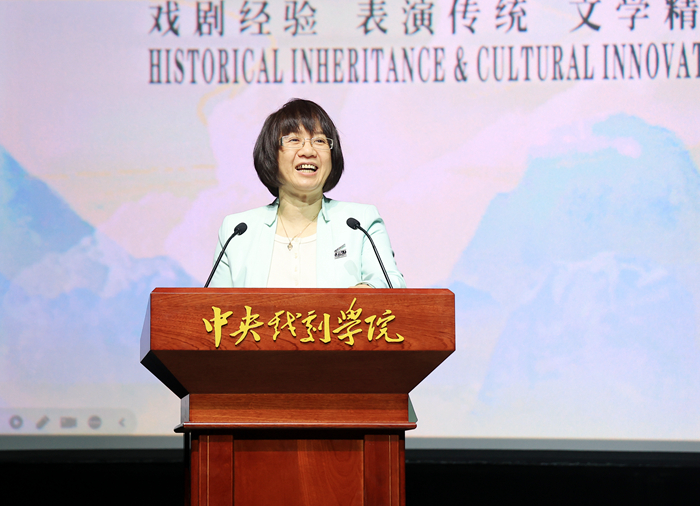 中國(guó)電影資料館館長(zhǎng)、中國(guó)電影藝術(shù)研究中心主任孫向輝致辭。來(lái)源：主辦方供圖 