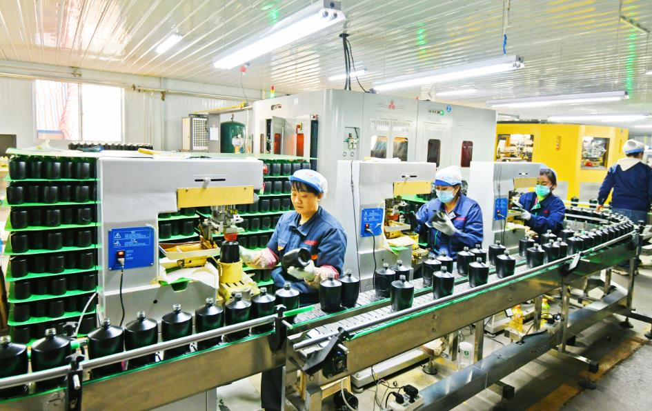 觀宇玻璃制品生產(chǎn)車(chē)間。圖片由汾陽(yáng)市對(duì)外交流服務(wù)中心提供
