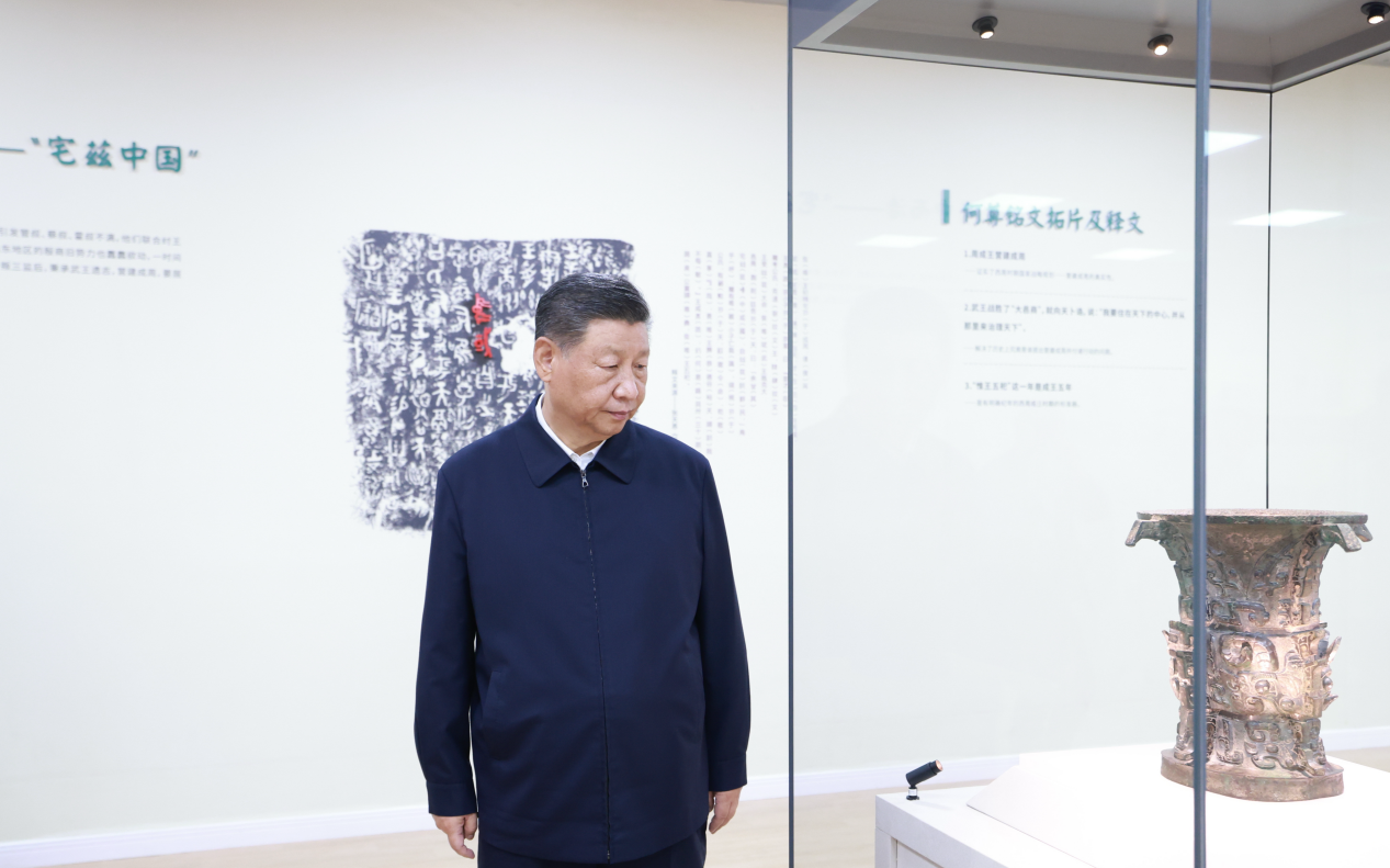 2024年9月10日,習(xí)近平總書記在前往甘肅考察途中,來到陜西寶雞參觀寶雞青銅器博物院。 2024年9月10日,習(xí)近平總書記在前往甘肅考察途中,來到陜西寶雞參觀寶雞青銅器博物院。